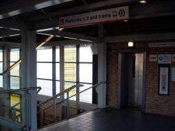 Stairs and lifts down from street level to all the platforms, railway and Metro. The lifts and this stairwell run down to the level of the footbridge for access to railway platform 2 and the Metro stop, then continue down to railway platform 1